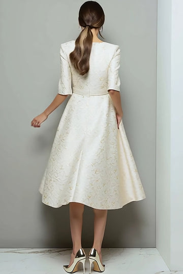 Robe de travail midi en jacquard ivoire avec ceinture